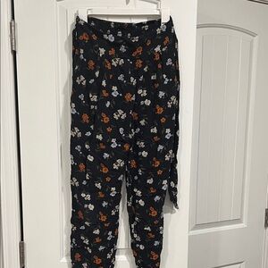 American Eagle floral capri’s